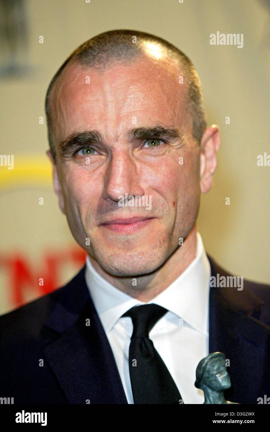 (dpa) - British actor Daniel Day-Lewis smiles after winning an award at the Screen Actors Guild (SAG) Awards in Los Angeles, 9 March 2003. He won the award in the category Outstanding Performance by a Male Actor in a Leading Role for 'Gangs of New York'. Stock Photo
