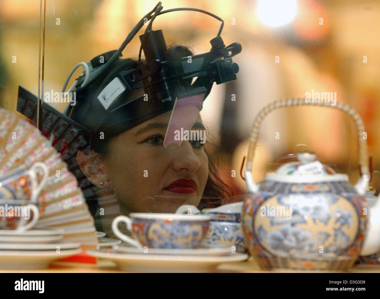 (dpa) - Sabrina Duda wears an 'eye square Visualizer 3D' as she looks ...
