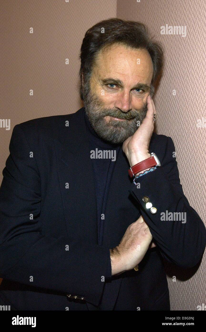 (dpa) - Italian actor Franco Nero pictured in Hamburg, 21 February 2003. He came to Hamburg to promote his latest film, the crime movie entitled 'Die Achte Todsuende - Toskana-Karussell' (the eighth deadly sin - Tuscany merry-go-round). Nero became famous as 'Django' in a series of spaghetti western and starred in films such as 'Camelot', 'Force 10 from Navarone' and 'Die Hard 2'. Stock Photo