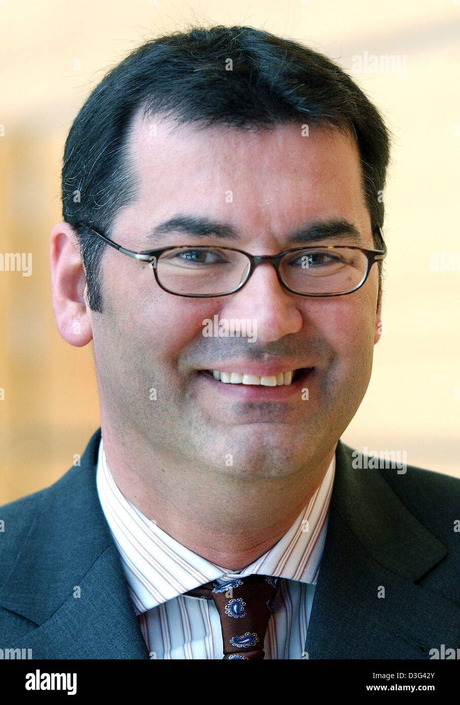 (dpa) - Gerhard Pegam, CEO of the Epcos electronics company, is photographed ahead of the general meeting in Munich, 12 February 2003. Epcos produces mainly electronic parts and passive components for technical applications.  Epcos was founded as a joint venture by Siemens and Matsushita in 1989. Stock Photo