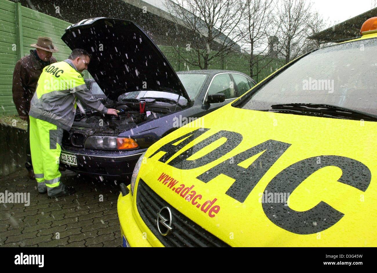 (dpa) - A 'yellow angel' of the German auto club ADAC (Allgemeiner Deutscher Automobil Club) repairs a broken down car in Freiburg, Germany, 4 February 2003. In 2002, ADAC workers received 3.55 million emergency calls. Stock Photo