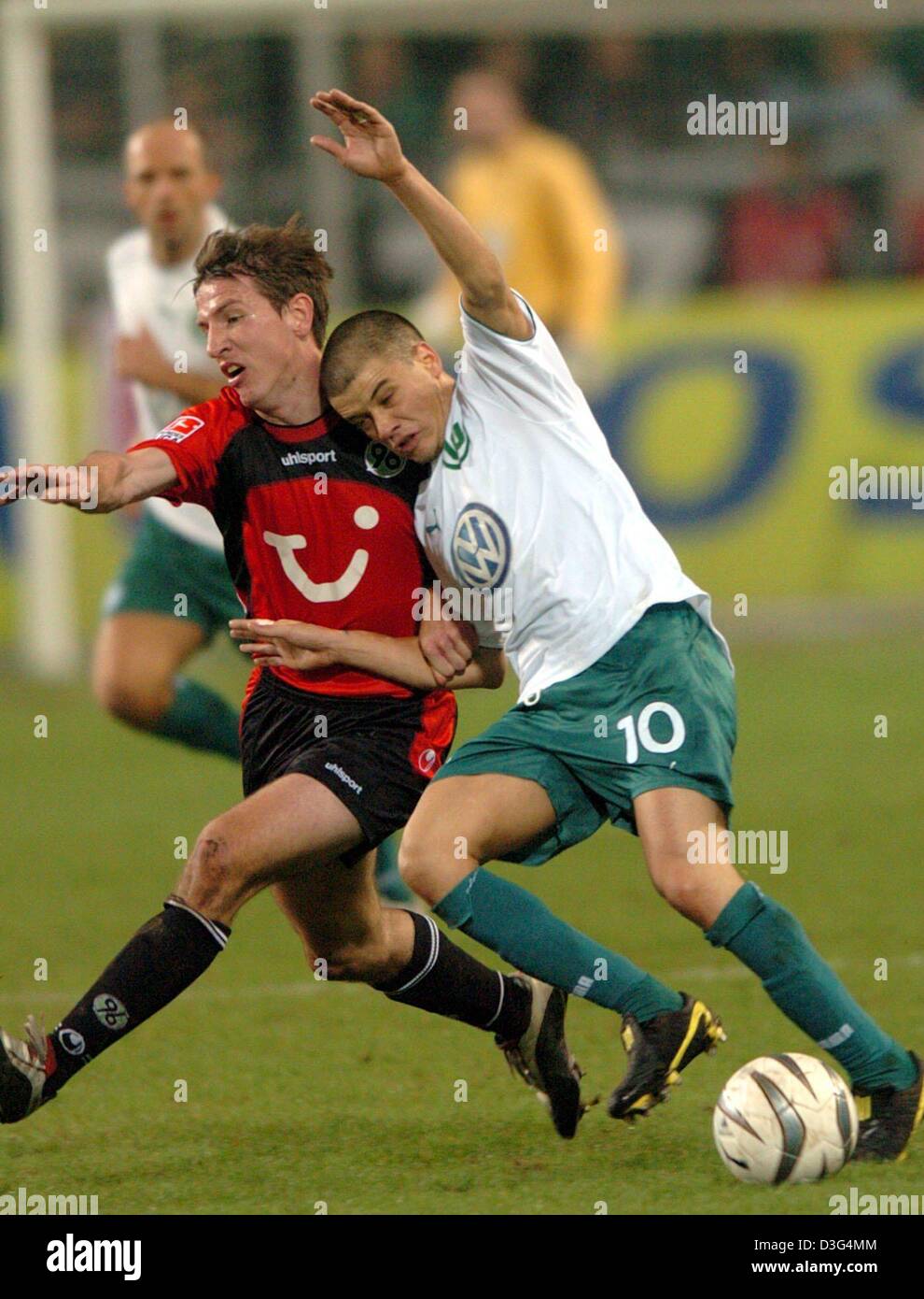 (dpa) - Wolfsburg's Argentine midfielder Andres D'Alessandro (R) struggles for the ball with Hanover's forward Daniel Stendel, who scored Hanover's 0-1 lead goal, during the Bundesliga soccer game VfL Wolfsburg against Hannover 96 in Wolfsburg, Germany , 14 December 2003. In the end, Hanover lost the game by a score of 1-2. Stock Photo