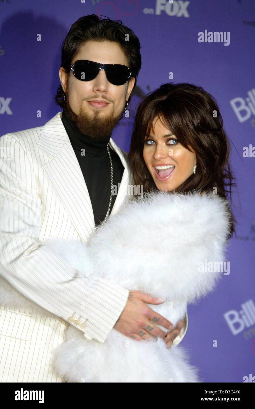 (dpa) - Musician Dave Navarro and his wife, US actress Carmen Electra, pose ahead of the Billboard awards show in Las Vegas, USA, 10 December 2003. The awards of the US music magazine Billboard were awarded for the 14th time. Stock Photo