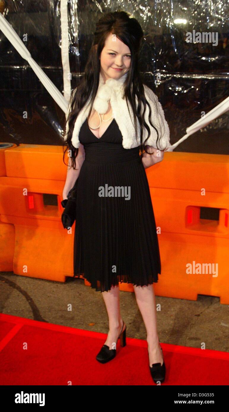 (dpa) - Actress Meg White ('White Stripes') arrives to the premiere of the film 'Cold Mountain' in Westwood, Los Angeles, 8 December 2003. Stock Photo
