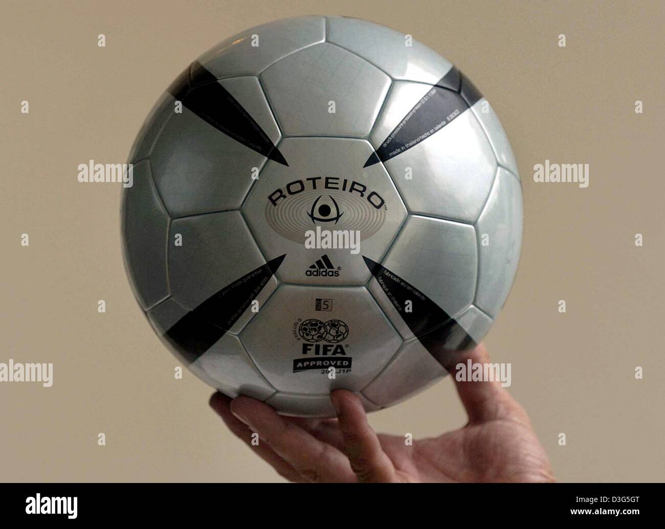 euro 2004 match ball