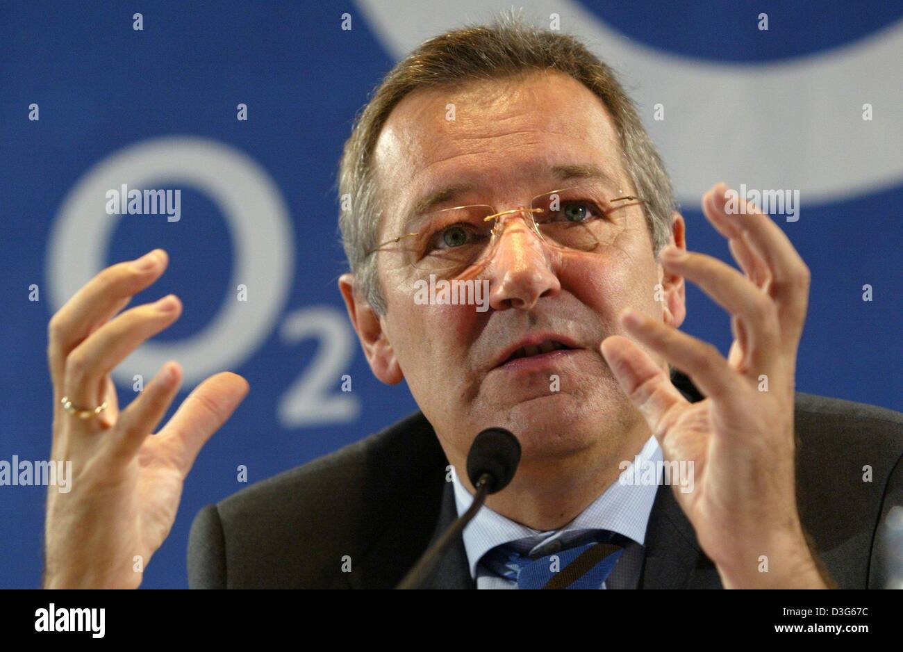 O2 Germany Ceo (dpa) - Rudolf Groeger, head of O2, Germany's smallest mobile phone ...