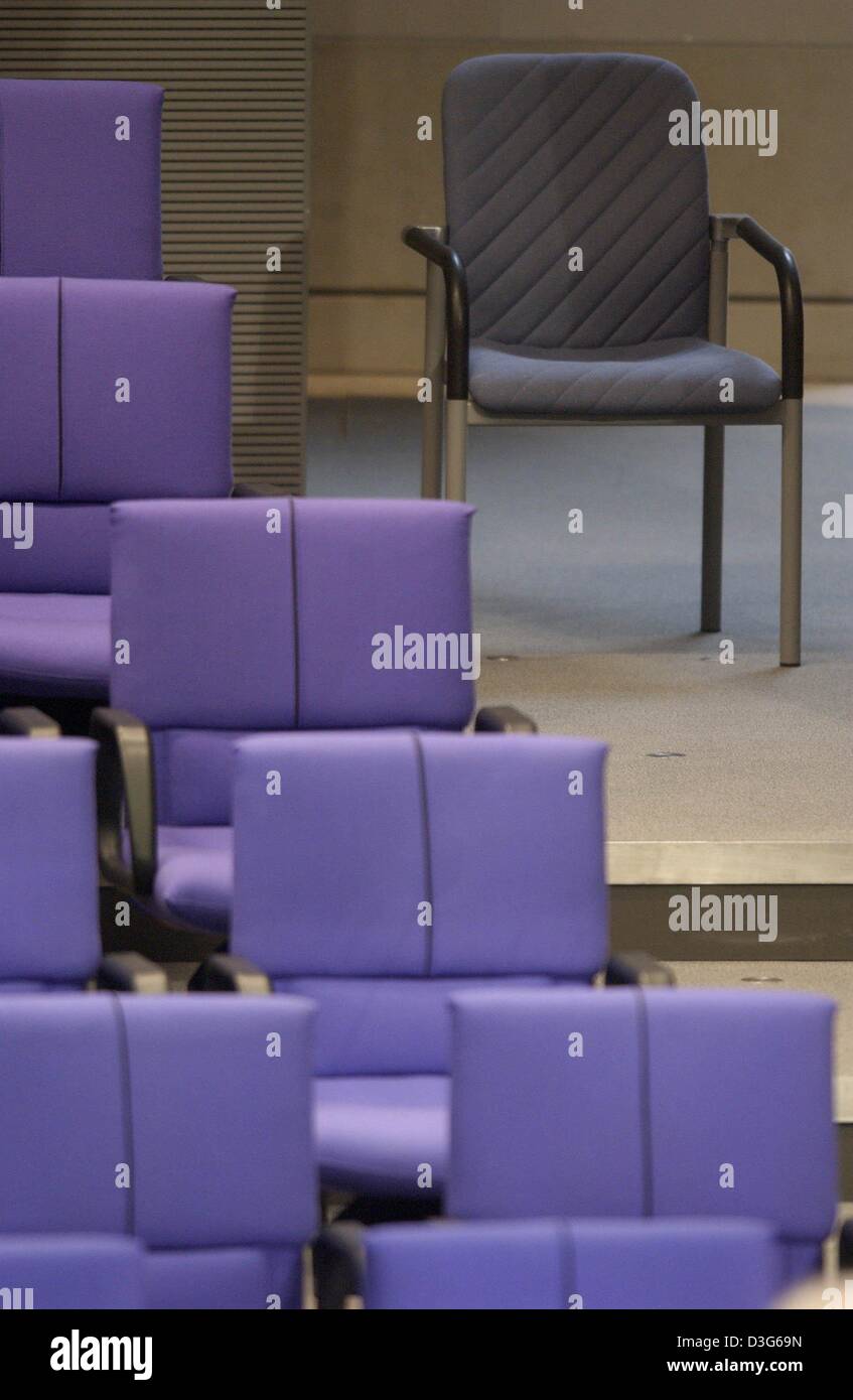 (dpa) - A single chair for former Christian Democrat MP Martin Hohmann stands in the back row of the CDU party faction at the Bundestag in Berlin, 14 November 2003. In a dramatic vote, Germany's opposition Christian Democrats on 14 November expelled a member of parliament over remarks widely condemned as being anti-Semitic. The Christian Democratic Union (CDU) voted to strip Martin Stock Photo