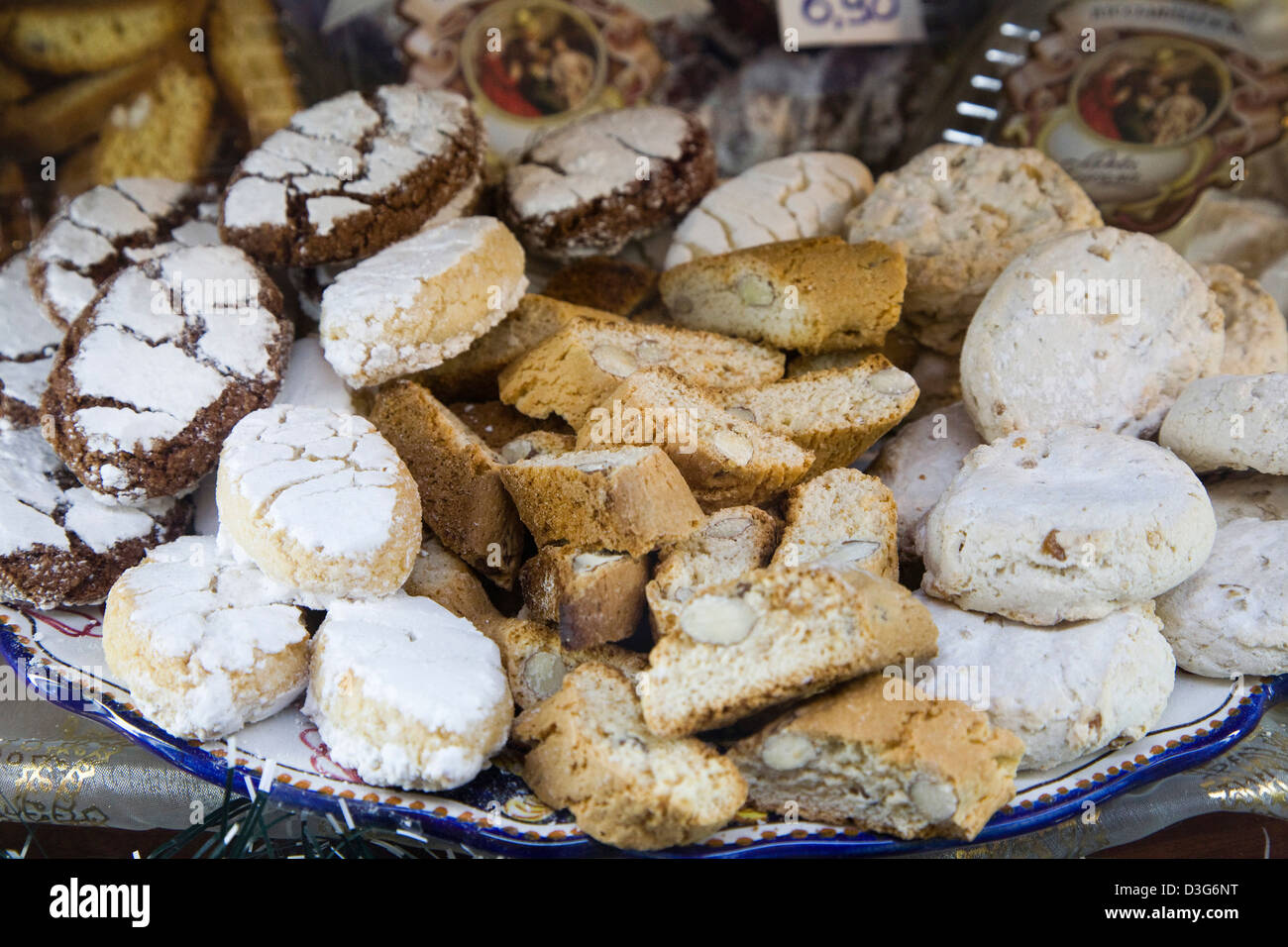 europe, italy, tuscany, siena, cakes of siena, ricciarelli, cantuccini e cavallucci Stock Photo