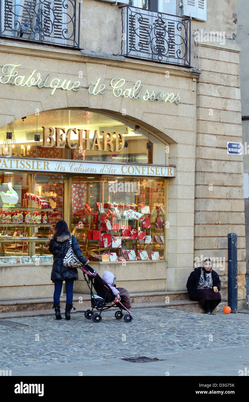 Romanian Gypsy Woman Beggar Begging Outside Bechard Patisserie Cours Mirabeau Aix-en-Provence Provence France Stock Photo