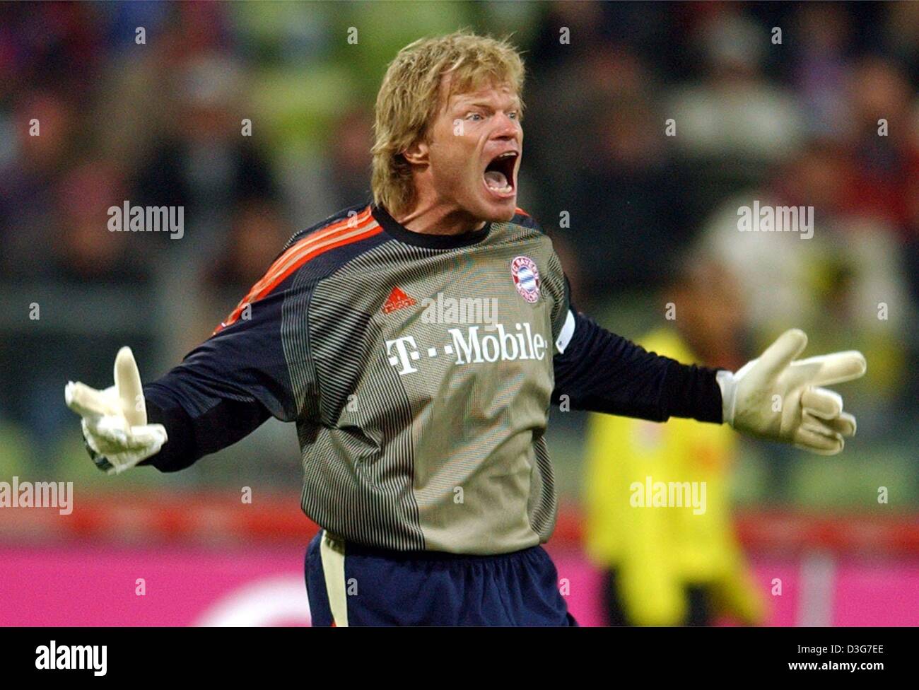 Bayern Goalkeeper Oliver Kahn during the Match Editorial Image - Image of  football, club: 188541545