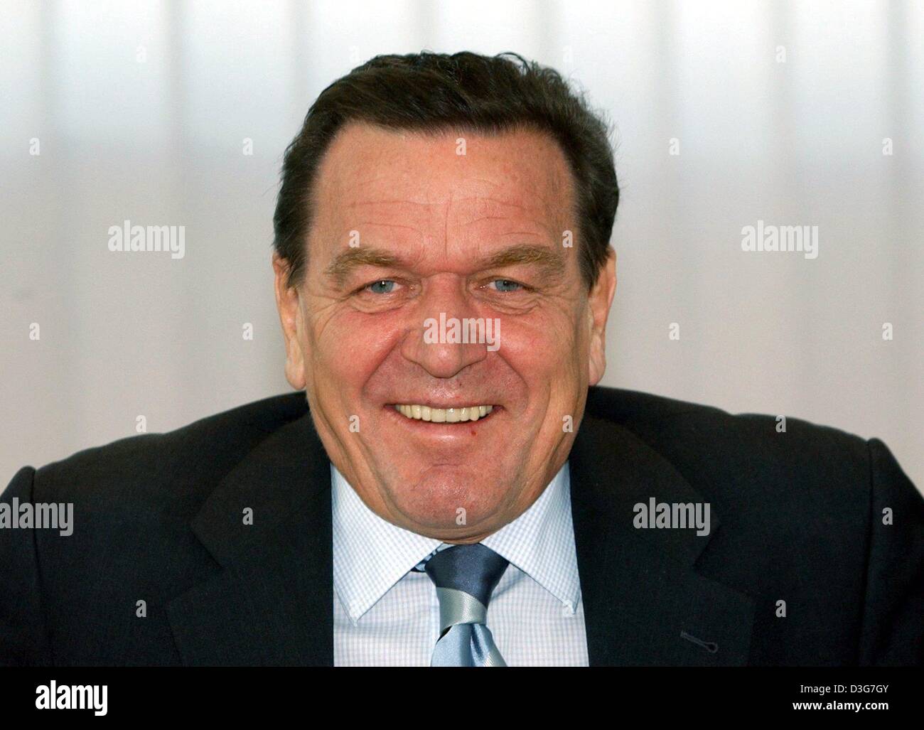 (dpa) - German Chancellor Gerhard Schroeder smiles ahead of a party ...