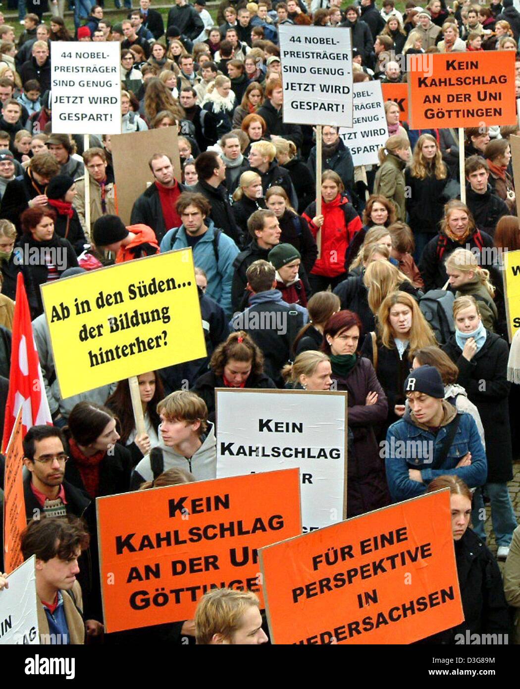 (dpa) - About 1,500 demonstrators protest against cuts in the university and science sector in Goettingen, Germany, 22 October 2003. The posters read 'Ab in den Sueden... der Bildung hinterher?' (going south... to chase education?), 'Kein Kahlschlag an der Uni Goettingen' (no clear-cut at the university of Goettingen), and '44 Nobelpreistraeger sind genug - jetzt wird gespart' (44  Stock Photo