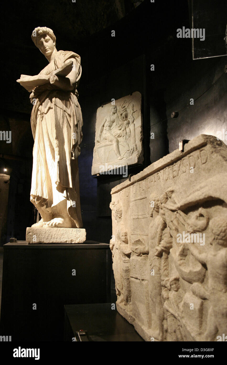 (dpa) - The picture shows artefacts of the exhibition 'Il Rito Segreto - Misteri in Grecia e a Roma' (The Secrets Rites - Mysteries in Greece and Rome) in the Colloseum in Rome, 21 July 2005. The exhibition runs from 22 July 2005 to 8 January 2006. Stock Photo