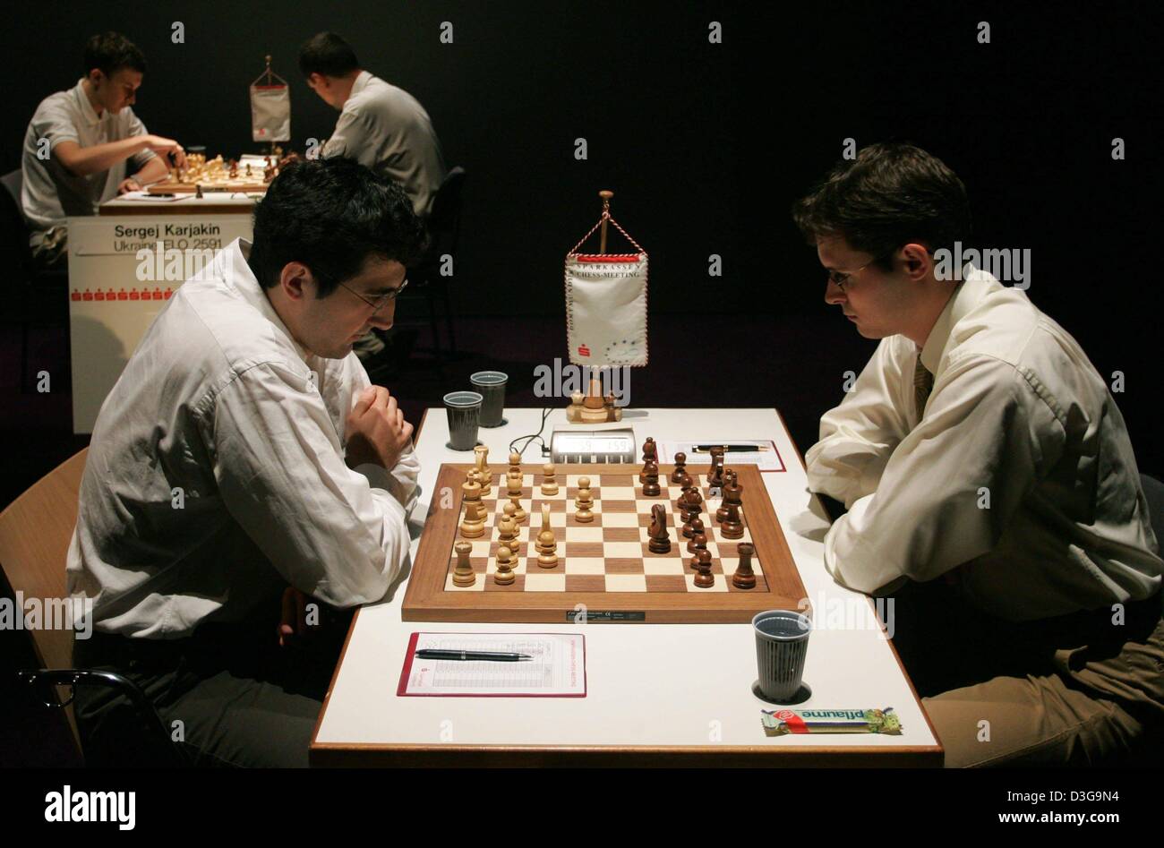 dpa) - Russian World Chess Champion Vladimir Kramnik (L) plays against  Hungarian Grandmaster Peter Leko (R) during the 2004 Dortmund Chess Meeting  in Dortmund, Germany, 23 April 2004. The event takes place