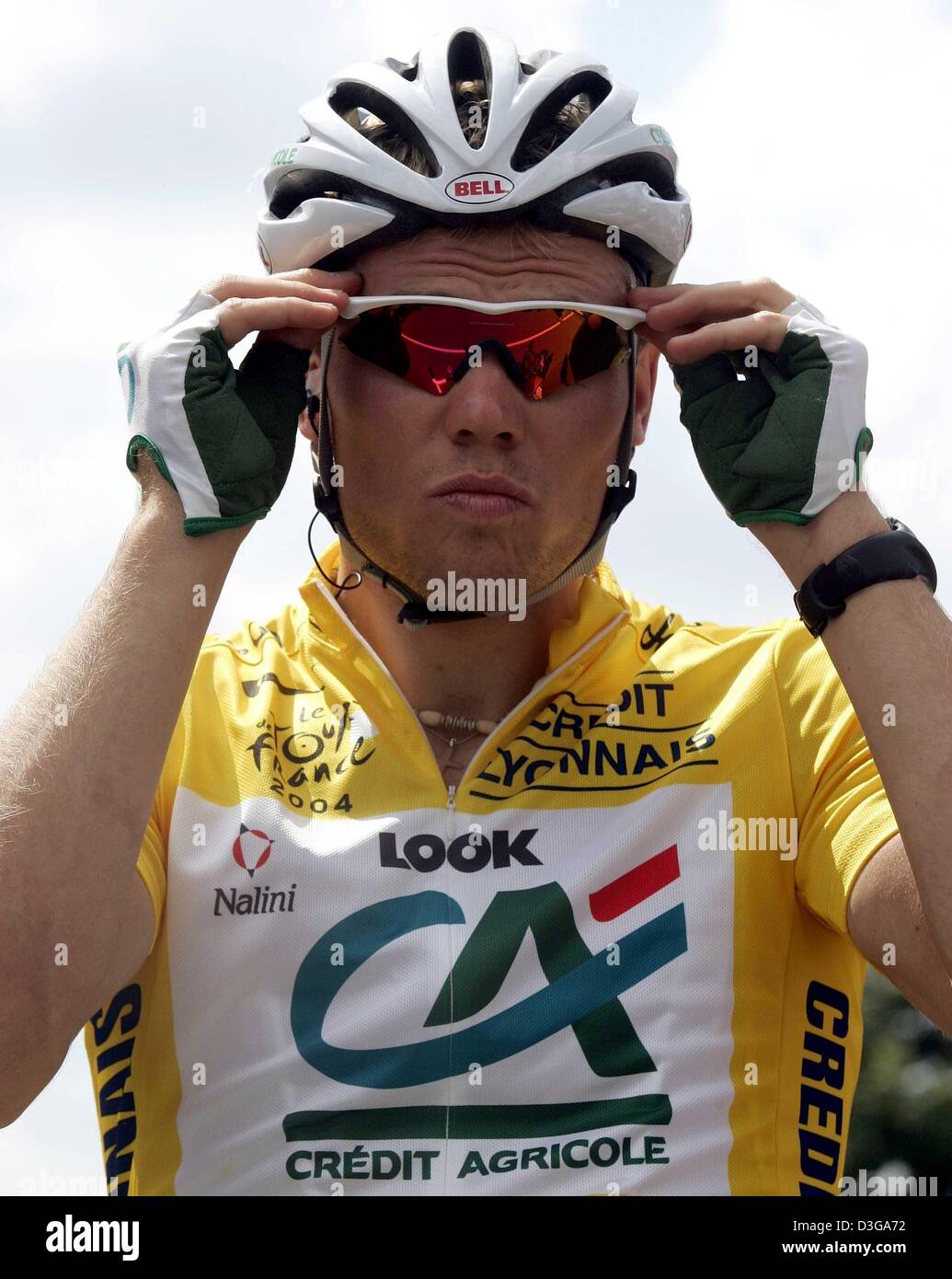 (dpa) - Norwegian cyclist Thor Hushovd of team Credit Agricole, who wears the yellow jersey of the overall leader, adjusts his sunglasses before the start of the third stage of the Tour de France in Waterloo, Belgium, 6 July 2004. The third and 210km long stage of the 91st Tour de France cycling race takes the cyclists from Waterloo to Wasquehal, France. Stock Photo