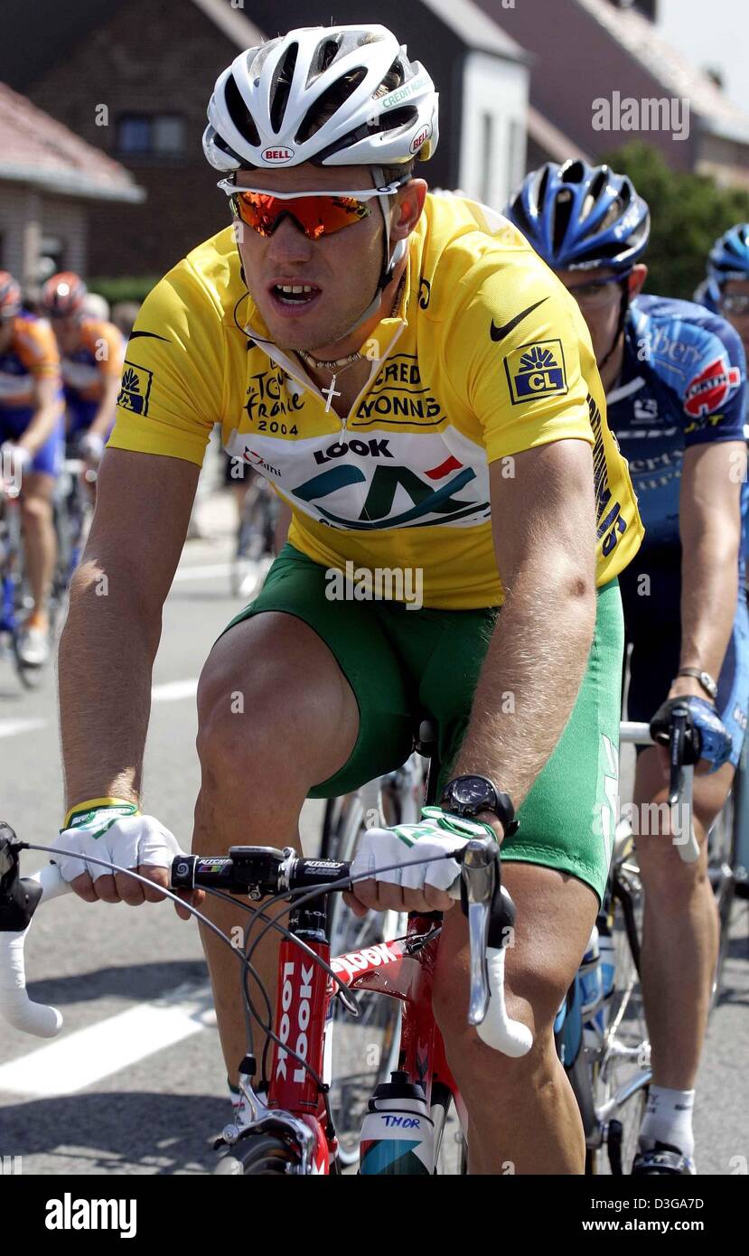 (dpa) - Norwegian cyclist Thor Hushovd of team Credit Agricole, who wears the yellow jersey of the overall leader, rides during the third stage of the Tour de France near Waterloo, Belgium, 6 July 2004. The third and 210km long stage of the 91st Tour de France cycling race takes the cyclists from Waterloo to Wasquehal, France. Stock Photo