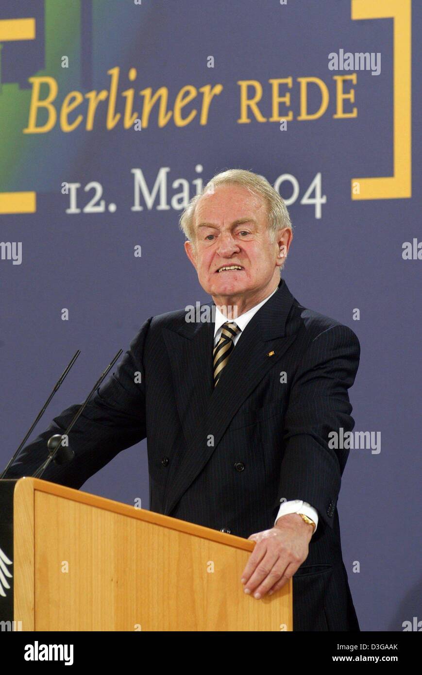 politics-pol-government-politician-speaking-lectern-germany-hi-res