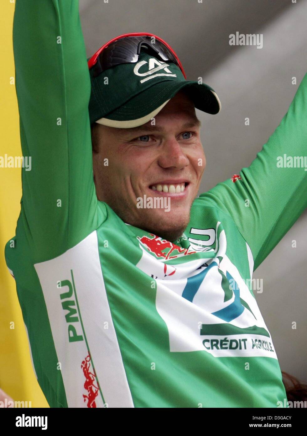 (dpa) - Norwegian Thor Hushovd of team Credit Agricole waves from the podium after putting on the best sprinter's green jersey after the first stage of the Tour de France in Charleroi, Belgium, 4 July 2004. The first and 202.5km long stage of the 91st Tour de France cycling race took the cyclists from Liege to Charleroi. Stock Photo