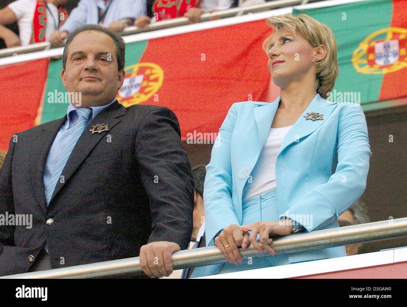 dpa-greek-prime-minister-kostas-karamanlis-and-his-wife-anastasia-D3GAW0.jpg