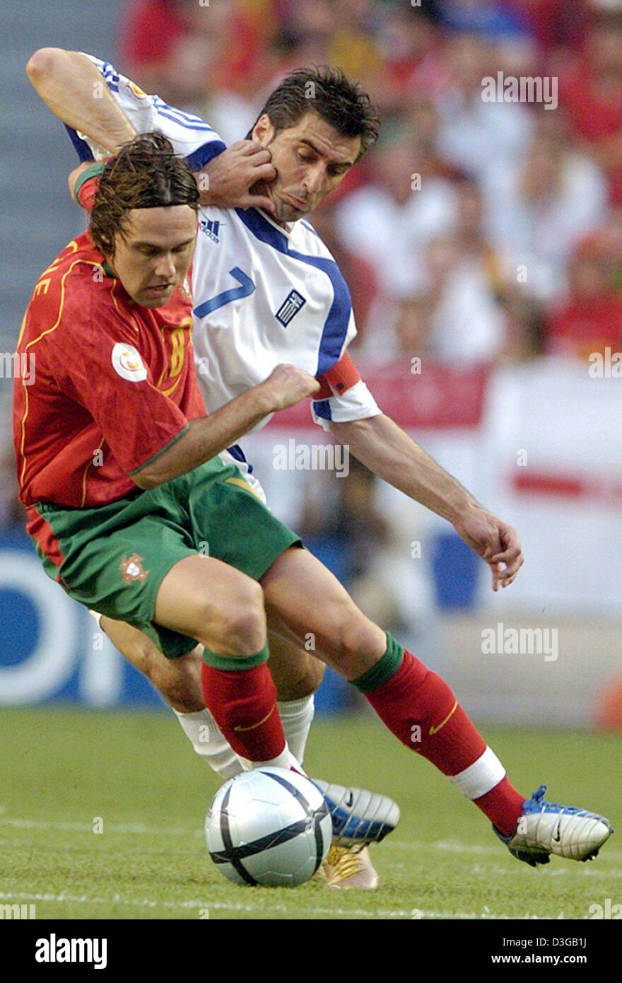 (dpa) - Greek midfielder and team captain Theodoros Zagorakis (R) struggles for the ball with Portuguese midfielder Maniche during the Euro 2004 soccer final between Portugal and Greece at Luz Stadium in Lisbon, Portugal, 4 July 2004. Greece, which had never before won a European Championship or World Cup match, wrote footballing history with their memorable 1-0 victory over Euro 2 Stock Photo