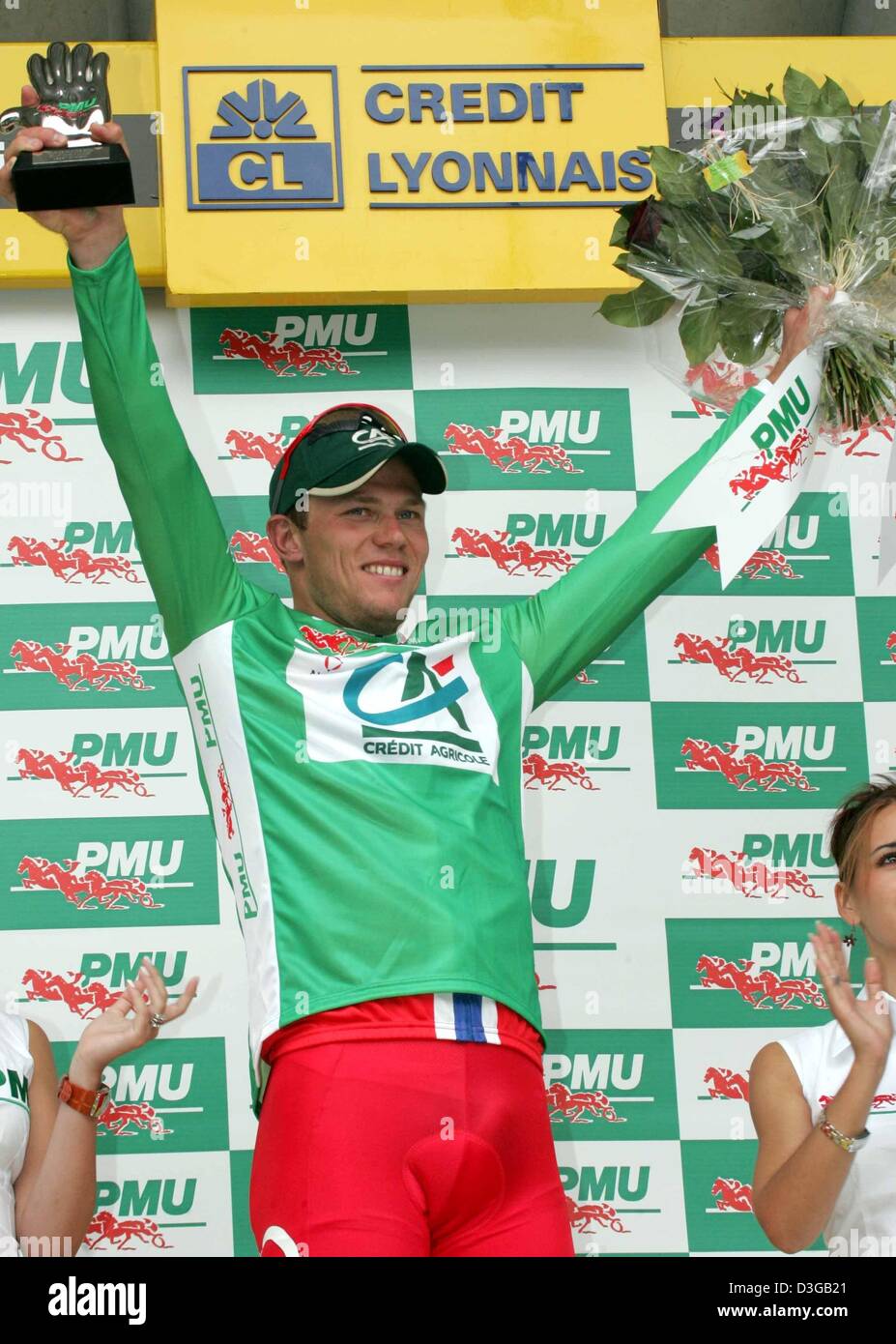 (dpa) - Norwegian Thor Hushovd of team Credit Agricole waves from the podium after putting on the best sprinter's green jersey after the first stage of the Tour de France in Charleroi, Belgium, 4 July 2004. The first and 202.5km long stage of the 91st Tour de France cycling race took the cyclists from Liege to Charleroi. Stock Photo