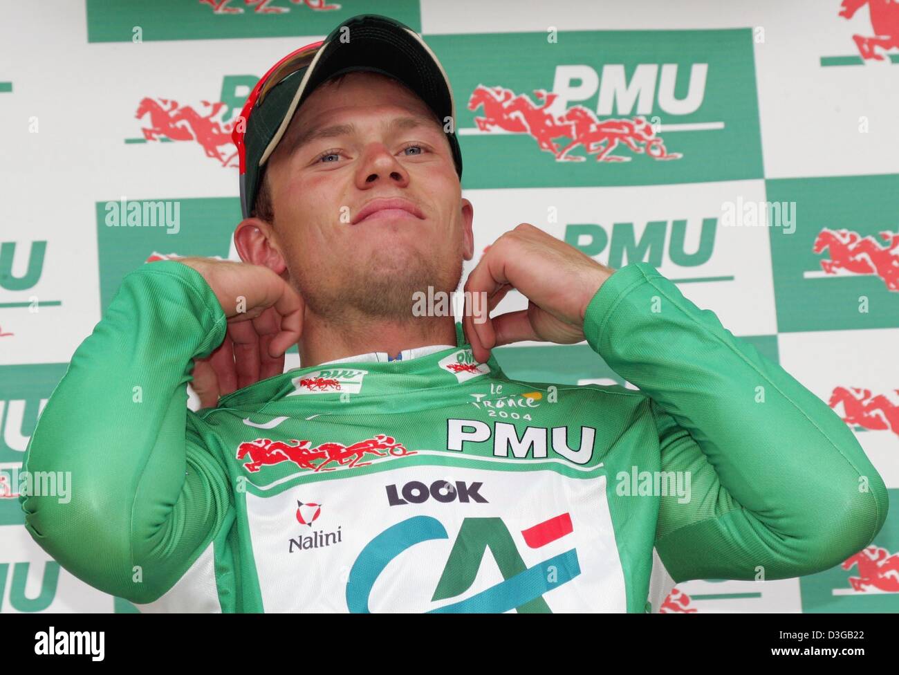 (dpa) - Norwegian Thor Hushovd of team Credit Agricole puts on the best sprinter's green jersey after the first stage of the Tour de France in Charleroi, Belgium, 4 July 2004. The first and 202.5km long stage of the 91st Tour de France cycling race took the cyclists from Liege to Charleroi. Stock Photo
