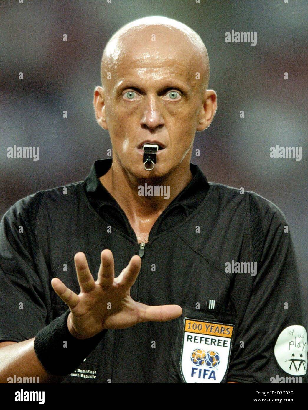 Sports spo soccer facial expression euro 2004 gesture portugal hi-res ...