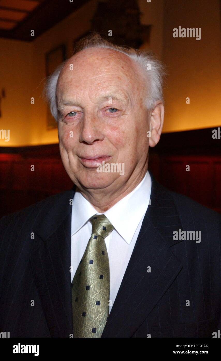 (dpa) - Hungarian President Ferenc Madl smiles as he stands at the Schiffergesellschaft in Luebeck, Germany, 10 November 2004. President Madl visited Luebeck as part of his three day visit to the northern German city of Hamburg. Stock Photo