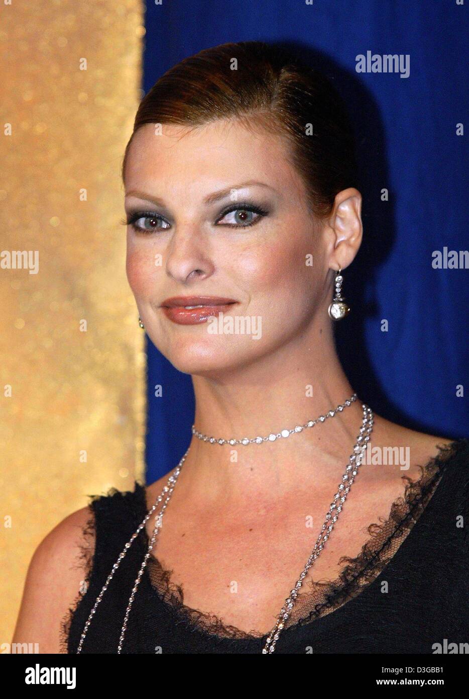 (dpa) - Canadian supermodel Linda Evangelista pictured during the International UNESCO Benefit Gala for Children in Need in Neuss, Germany, 6 November 2004. Stock Photo
