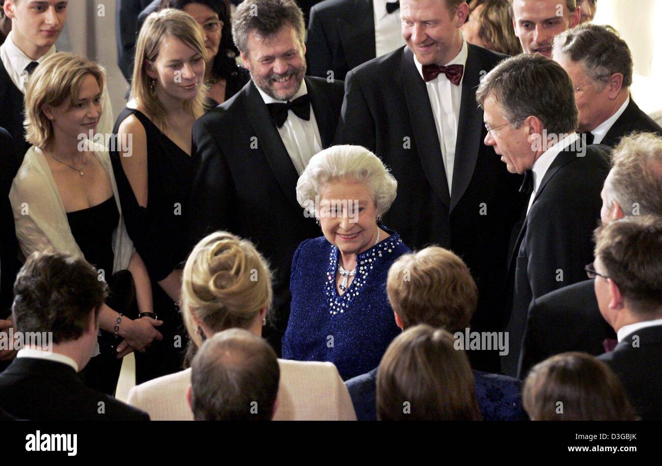 (dpa) - Her Majesty the Queen (C) walks through the assembled guests at the Berlin Philharmonic Orchestra in Berlin, Germany, 3 November 2004. The Queen attended a charity concert for the reconstruction of the famous Frauenkirche (Church of Our Lady) in Dresden, Germany. It is the fourth state visit to Germany by the 78-year-old Queen. Stock Photo