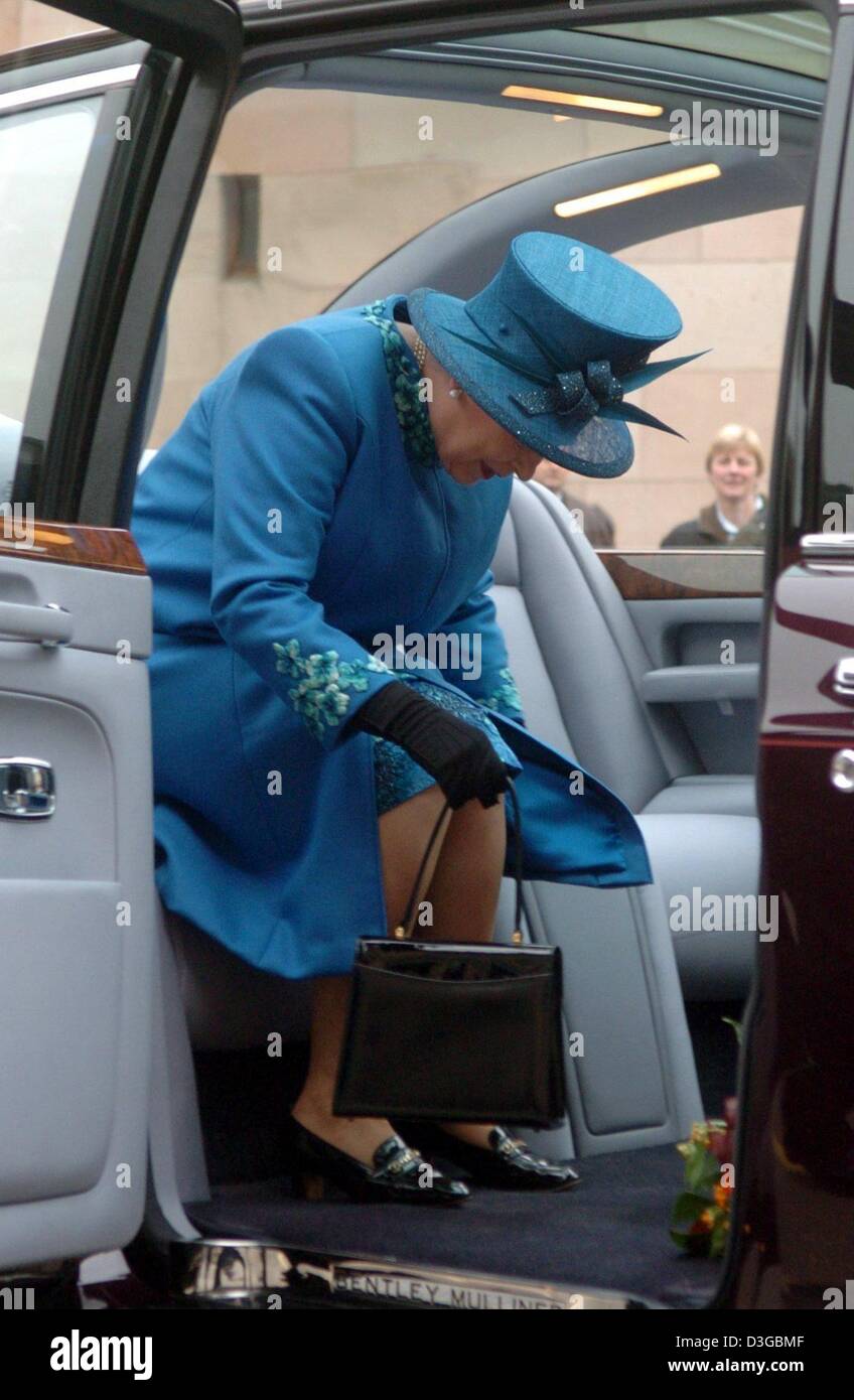 (dpa) - Her Majesty the Queen takes a seat in her Bentley after being informed about the reconstruction of the New Museum which is supposed to be completed in 2009 in Berlin, Germany, Wednesday 3 November 2004. The Queen and her husband Prince Philip Duke of Edinburgh visit the German states of Berlin, Brandenburg and North Rhine Westphalia between 2 and 4 November 2004. It is the  Stock Photo