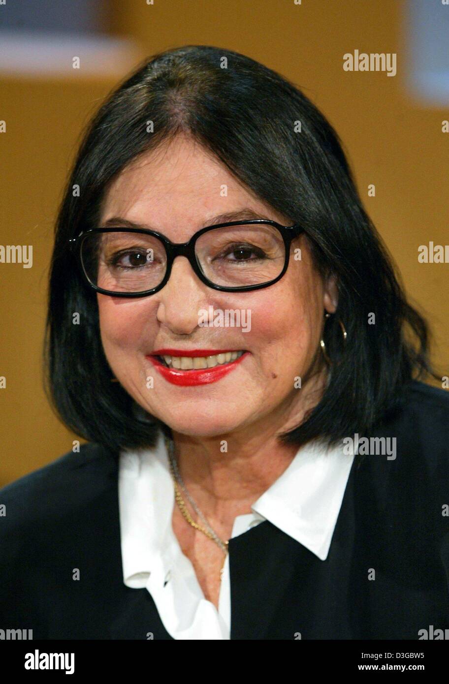 (dpa) - Greek singer Nana Mouskouri smiles during an appearance in a TV show in Cologne, Germany, 28 October 2004. Stock Photo