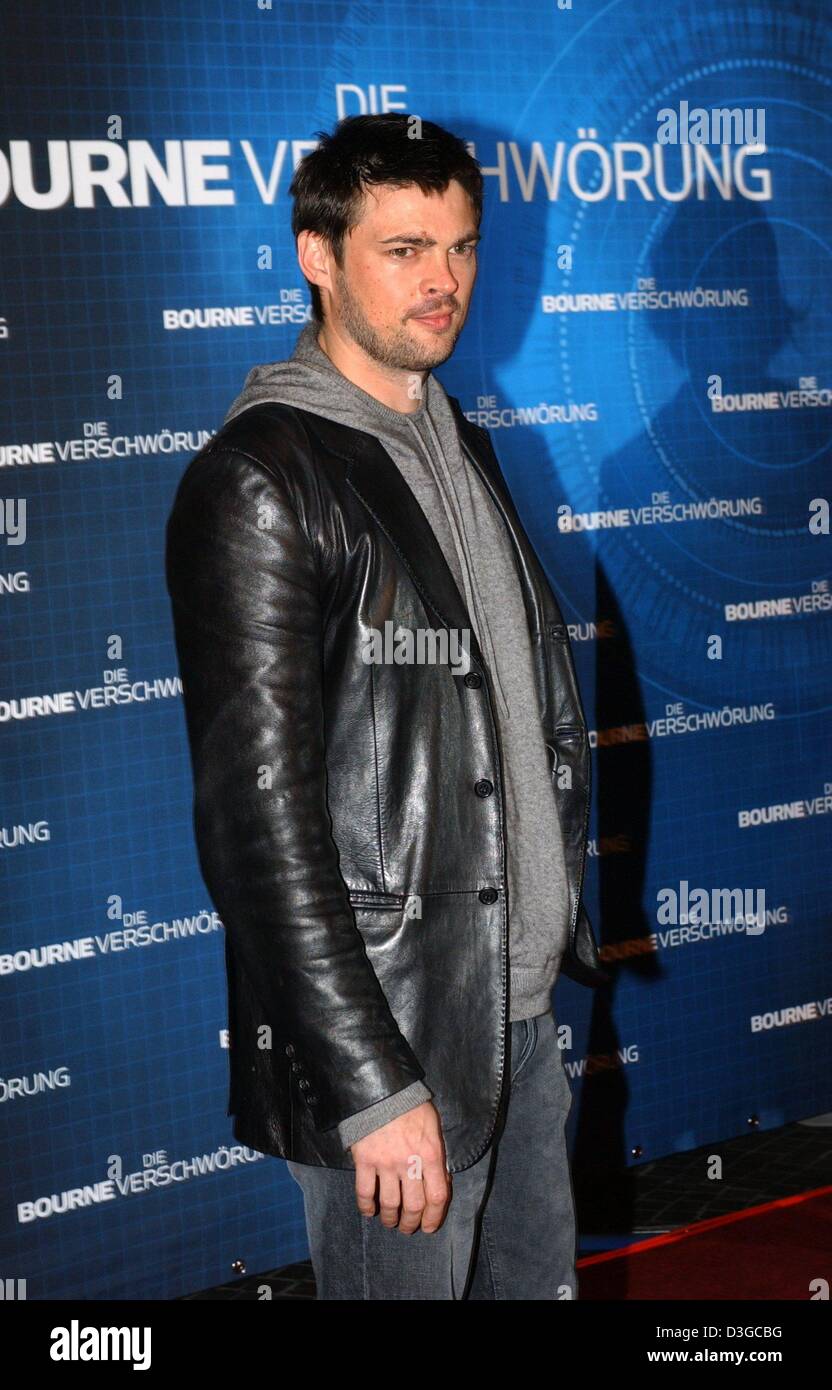 (dpa) - New Zealand actor Karl Urban arrives for the German premiere of his new movie 'The Bourne Supremacy' at the Potsdamer Platz in Berlin, Germany, 16 October 2004. The sequel to 2002's 'The Bourne Identity' will start nationwide in Germany on 21 October 2004. Stock Photo