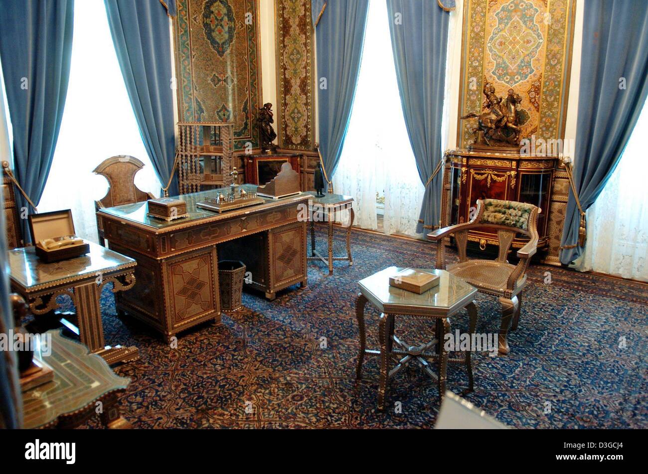 Reza study sale desk