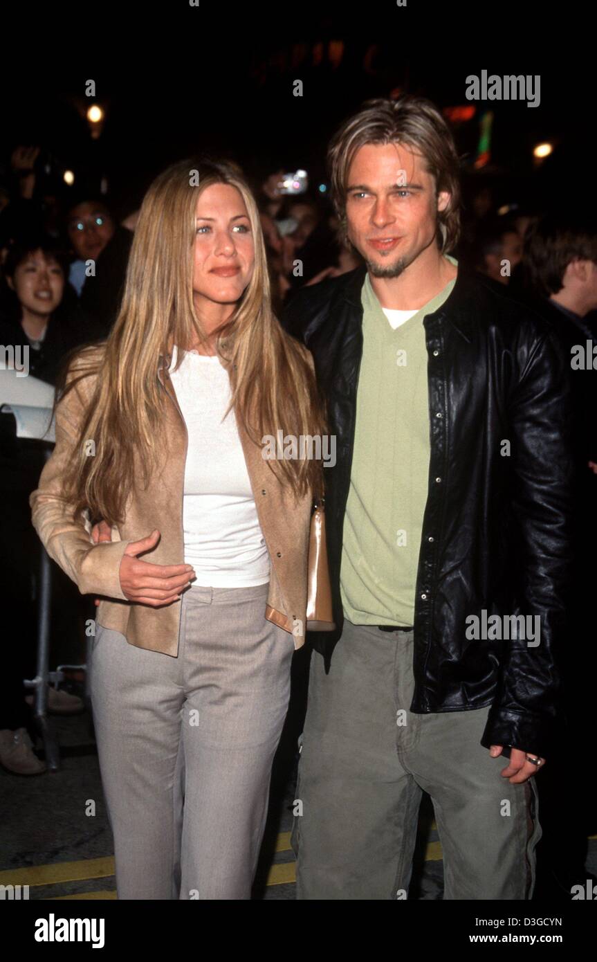 (dpa files) - Hollywood hunk Brad Pitt and his fiancee Jennifer Aniston arrive to the premiere of 'Erin Brockovich' in Los Angeles, 14 March 2000. The couple, who got married in July 2000, has allegedly split up, the paper 'News of the World' reported on 11 October 2004. The two stars have been living apart for a few months and will go separate ways in the future. Rumour has it tha Stock Photo