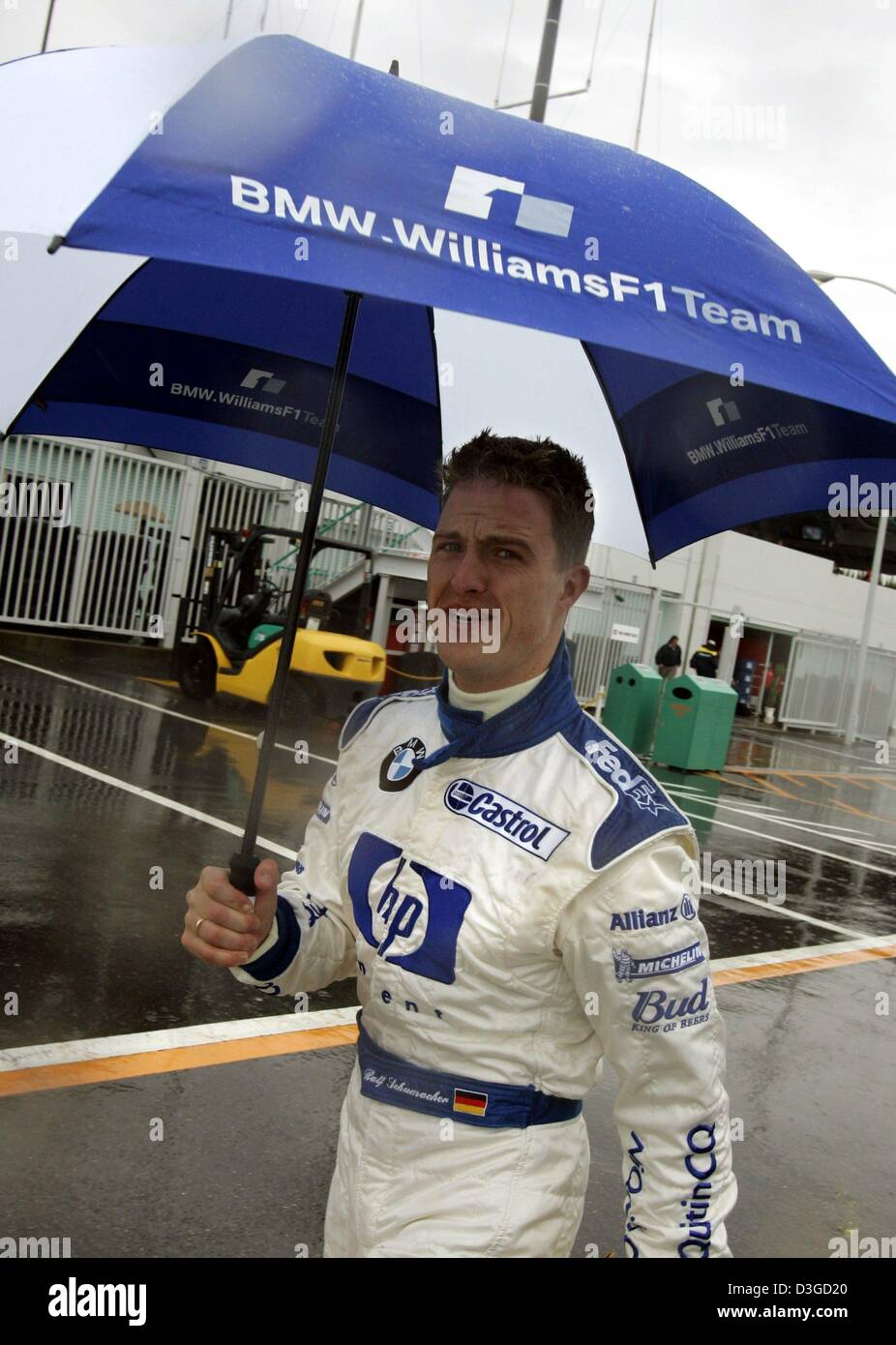 Sports spo motor_racing formula_one f1 bmw williams umbrella rain 