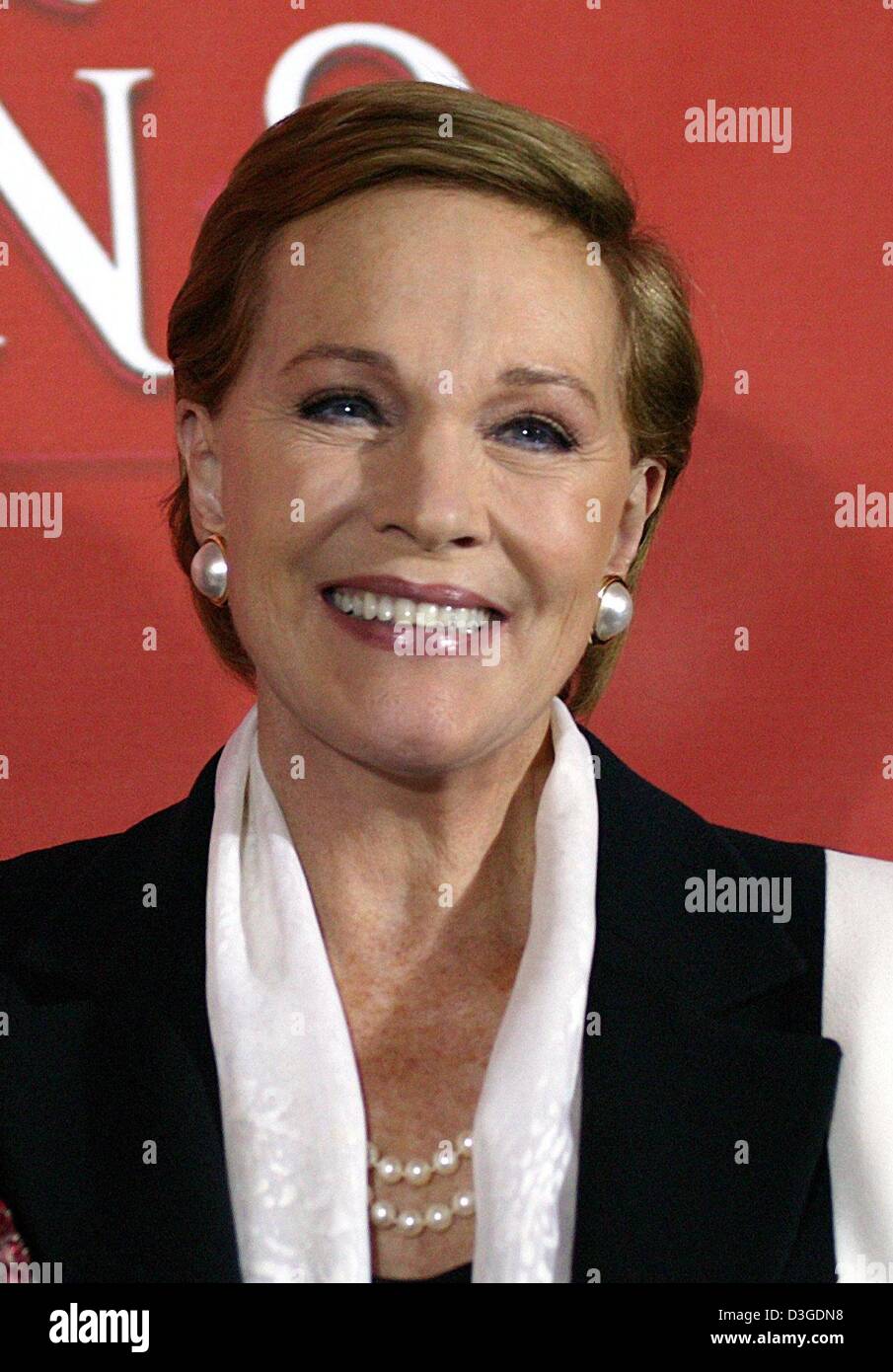(dpa) - Actress Dame Julie Andrews smiles during the presentation of her new movie 'The Princess Diaries 2: Royal Engagement' in Munich, Germany, 22 September 2004. The romantic comedy will start nationwide in Germany on 23 September 2004. Stock Photo