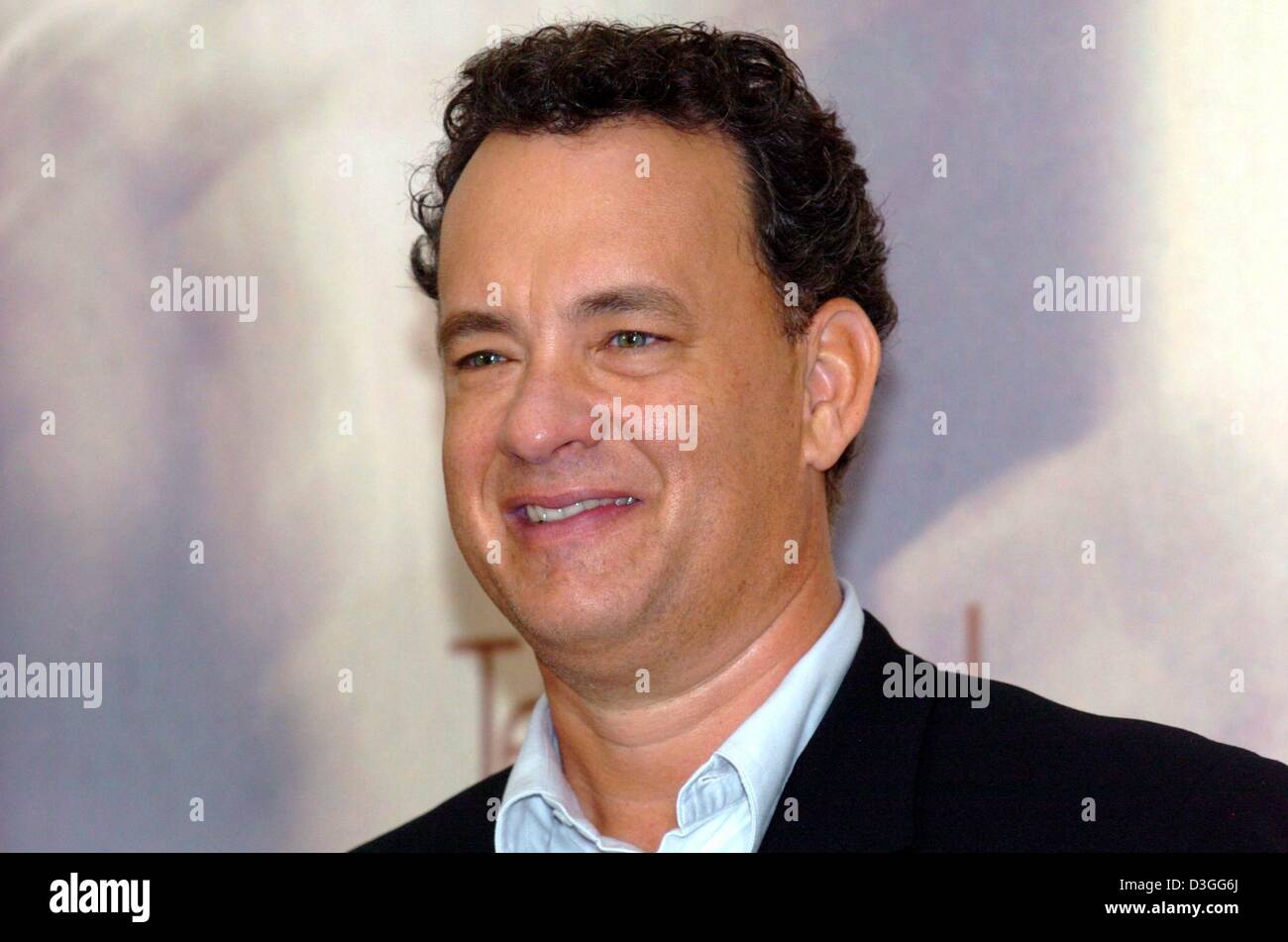 The Terminal 2004 Tom Hanks High Resolution Stock Photography and ...