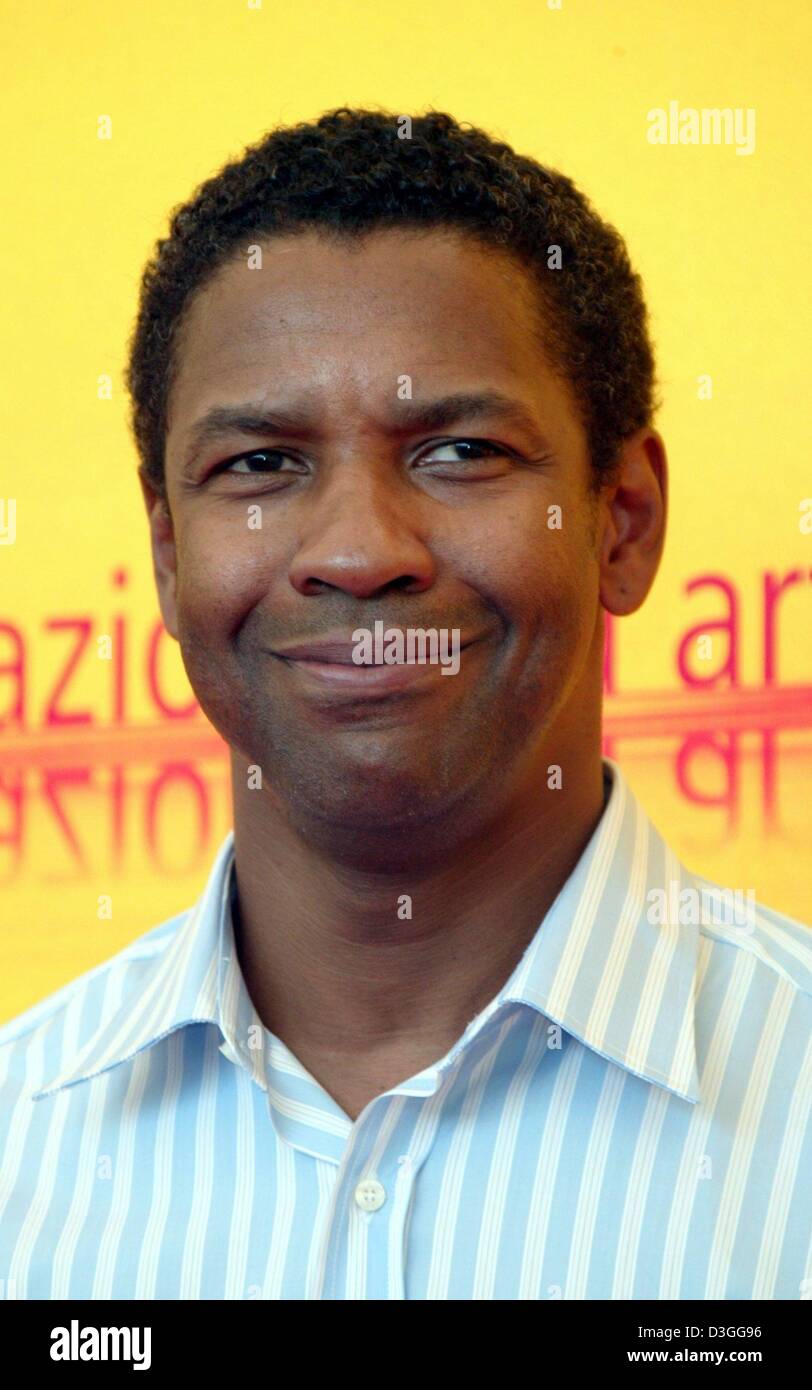 (dpa) - Hollywood actor Denzel Washington smiles during the presentation of his film 'The Manchurian Candidate' during a press conference at the 61st International Exhibition of Cinema Art, better known as Venice Film Festival, Italy, 2 September 2004. Stock Photo