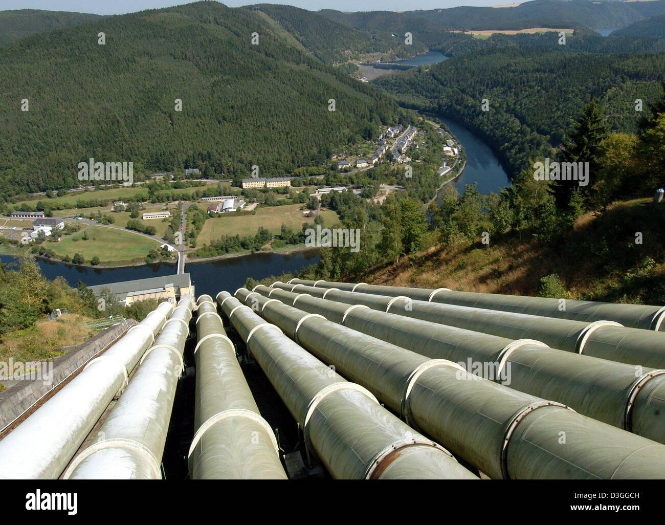 (dpa) - A view of the 672 m long water pipe of the pump storage hydrostation Hohenwarte II into the Saale River valley, in eastern Germany, 10 August 2004. The hydrostation, which is today run by Vattenfall Europe, was built in 1966. Stock Photo