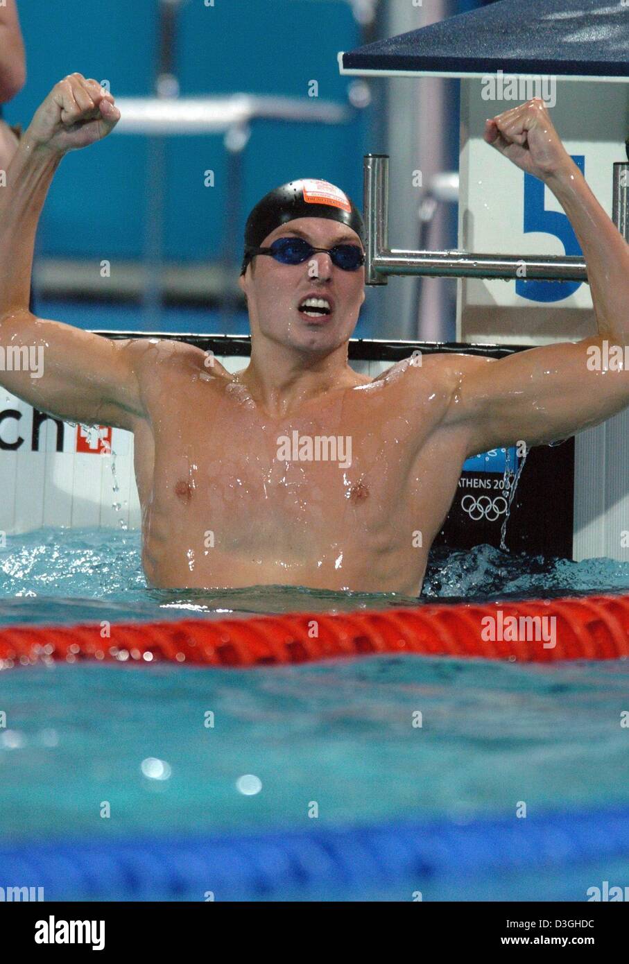 Dpa Dutch Swimmer Pieter Van Den Hoogenband Cheers After Taking Gold In The Men S 100m Freestyle Final At The Olympic Aquatic Centre In Athens Greece 18 August 2004 Stock Photo Alamy