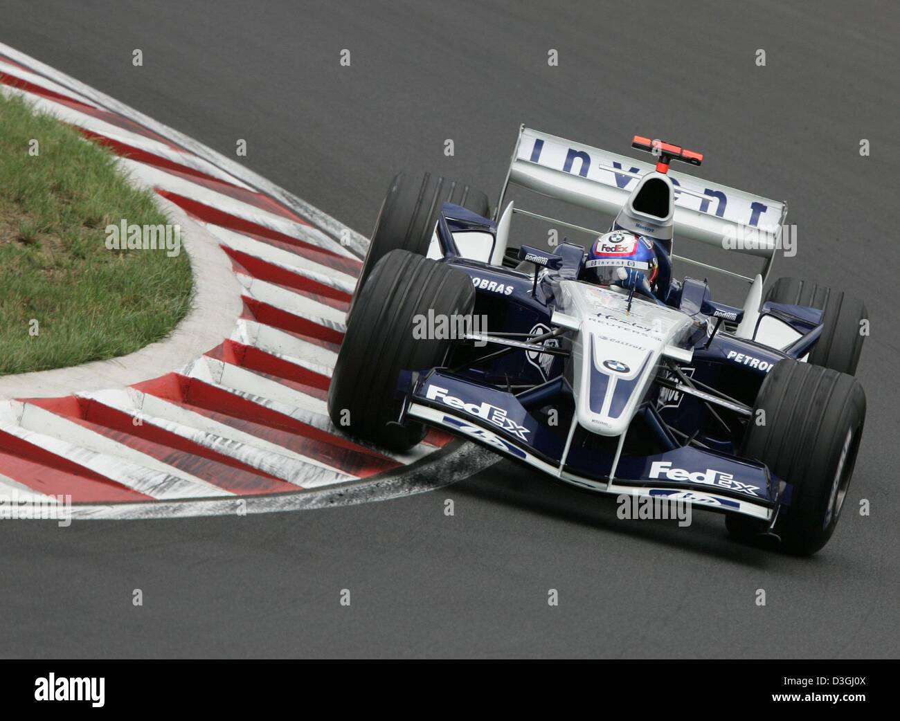 (dpa) - Colombian formula one pilot Juan Pablo Montoya (BMW Williams) races around a bend during the second training on the Hungaroring racing circuit in Budapest, Hungary, 13 August 2004. Montoya finished third in the training. The Hungarian Formula One Grand Prix will be underway on Sunday, 15 August 2004. Stock Photo