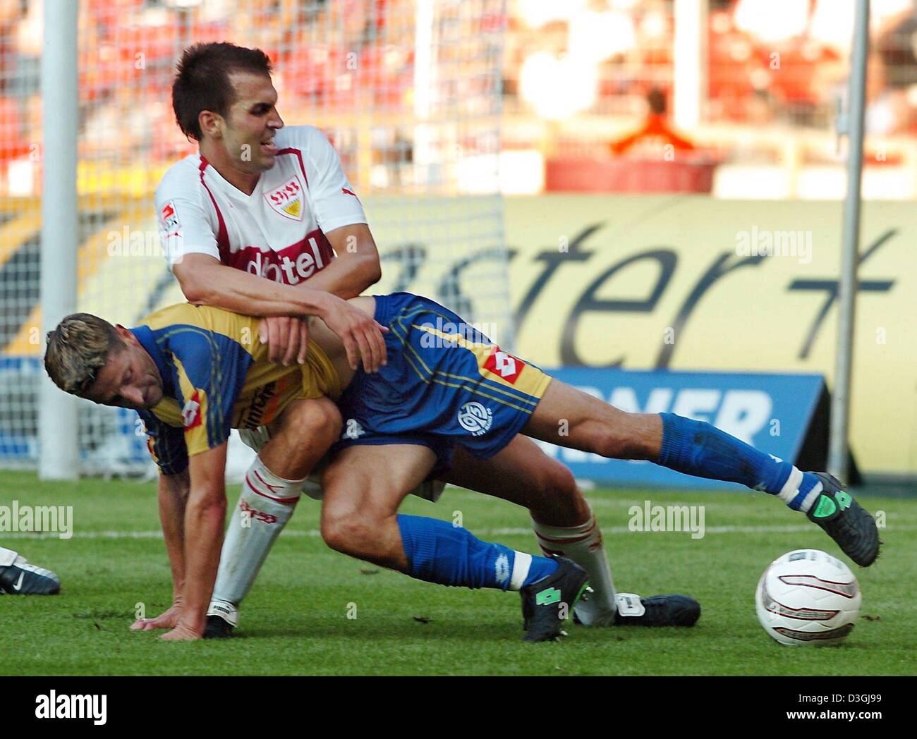(dpa) - Stuttgart's Markus Babbel (L) tries to separate Mainz' Juergen Kramny (front) from the ball  during the Bundesliga soccer game opposing VfB Stuttgart and FSV Mainz 05 in Stuttgart, Germany, 8 August 2004. Stuttgart wins the first round game 4-2 and is now spearheading the league table. Stock Photo