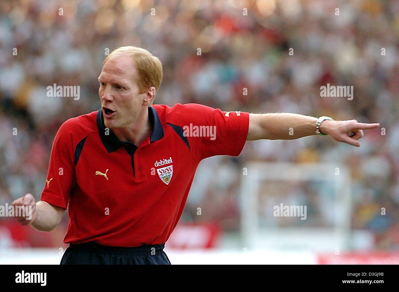 (dpa) - Stuttgart's new coach Matthias Sammer gestures during the Bundesliga soccer game opposing VfB Stuttgart and FSV Mainz 05 in Stuttgart, Germany, 8 August 2004. Stuttgarts wins the first round game 4-2 and is now spearheading the league table. Stock Photo