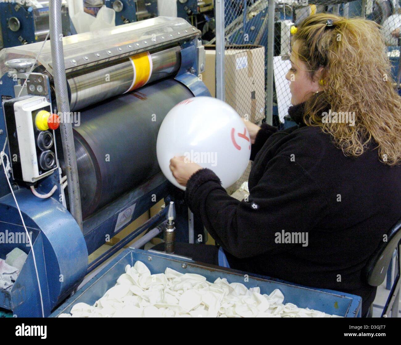 dpa) - An employee of the Everts Ballon GmbH is in the process of producing  an air balloon at one of the company's plants in Datteln, Germany, 16 July  2004. The company