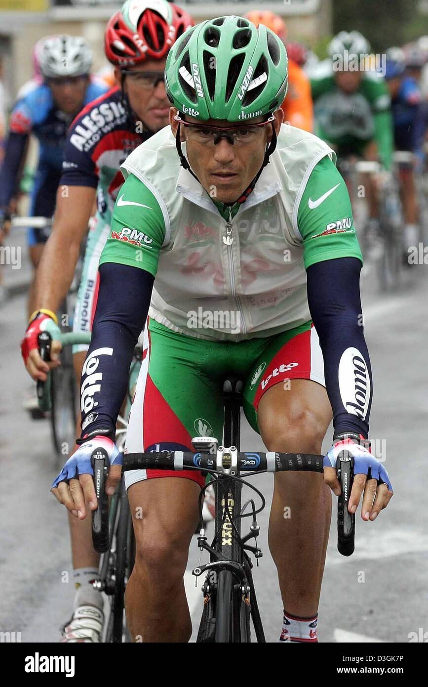 (dpa) - Australian rider Robbie McEwen of Team Lotto-Domo, wearing the green jersey of the best sprinter in action during the 18th stage of the tour de France in Annemasse, France, 23 July 2004. The 18th stage covers a distance of 166,5 km from Annemasse to Lons-le-Saunier. Stock Photo