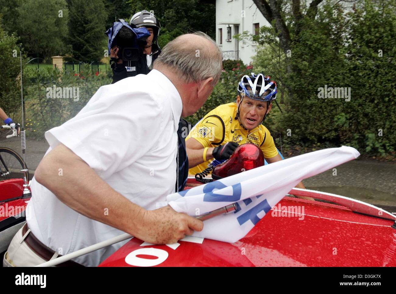 (dpa) - US cyclist and five time Tour winner Lance Armstrong (R) of Team US Postal Service talks to Tour director Jean-Marie Leblanc prior to the start of the 18th stage of the Tour de France in Annemasse, France, 23 July 2004. The 18th stage covers a distance of 166,5 km from Annemasse to Lons-le-Saunier. Stock Photo