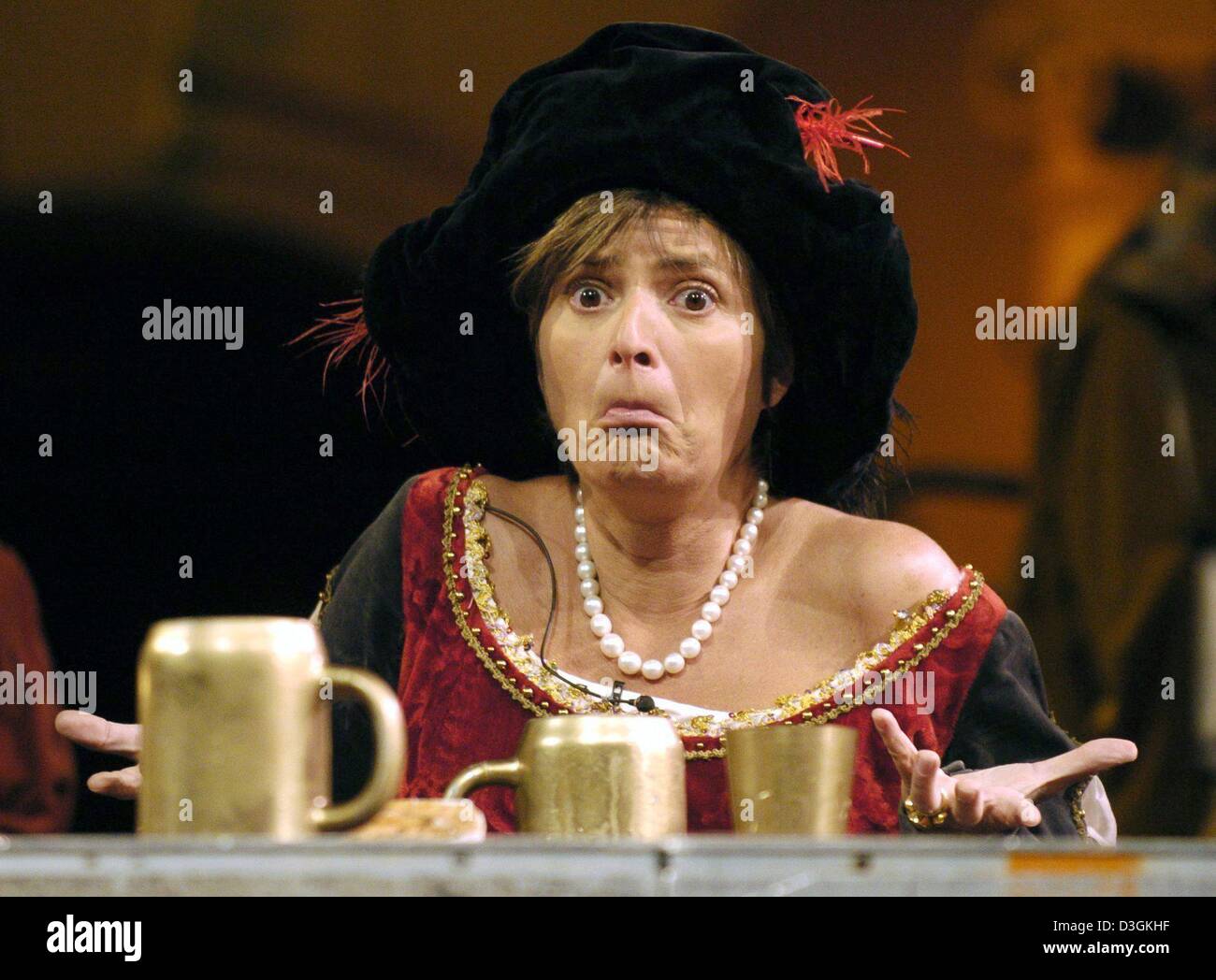 (dpa) - Duchess Gloria von Thurn und Taxis performs on stage during the final rehearsal of the theatre play 'Jedermann' in Regensburg, Germany, 15 July 2004. The play is set to open the second 10-day-long Music and Theatre Festival at the Thurn und Taxis castle the following day. The 'Jerdermann' play by Hugo von Hofmannsthal will also feature the duchess and her children in suppor Stock Photo