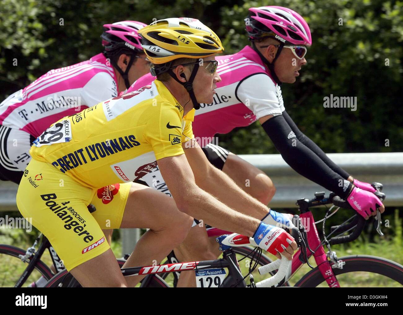 (dpa) - German cyclist Jan Ullrich (rear) of team T-Mobile rides next to French cyclist Thomas Voeckler (front) of team Brioches La Boulangere, who is wearing the yellow jersey of the overall leader, during the 9th stage of the Tour de France cycling race in France, 13 July 2004. The 160.5km long stage took the cyclists from Saint-Leonard-de-Noblat to Gueret. During the 10th stage  Stock Photo
