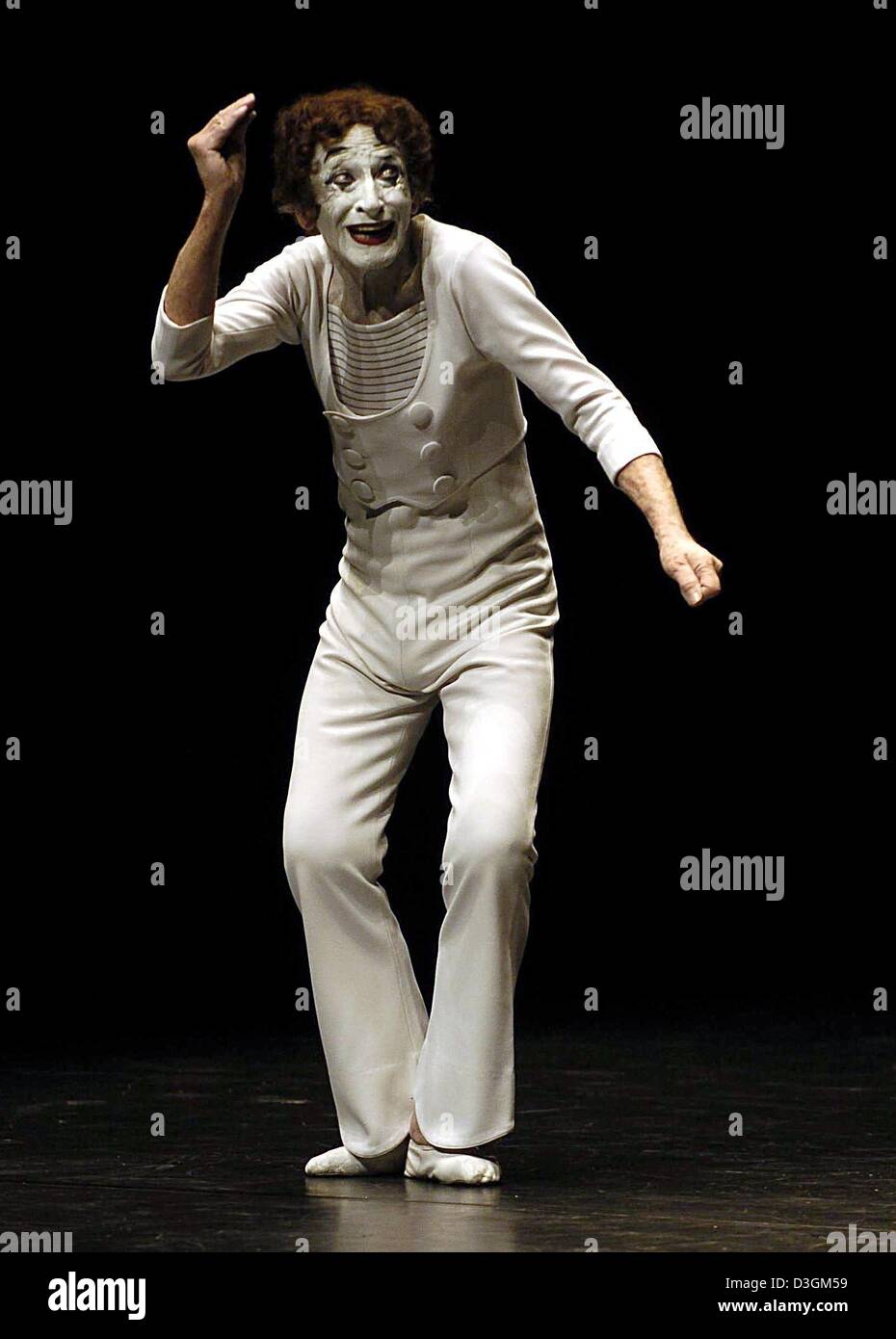 (dpa) - French pantomime Marcel Marceau performs on stage during the start of his tour of Germany at the Thalia theater in Hamburg, Germany, 08 July 2004. The 81-year-old is universally acclaimed as the world's greatest mime. Stock Photo